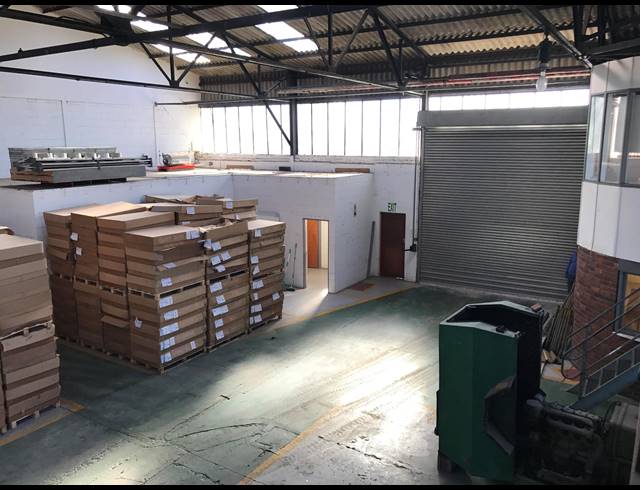 1,240M² FACTORY TO LET IN PAROW INDUSTRIAL
